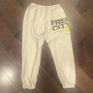Women’s/JuniorFree City 3/4 Joggers